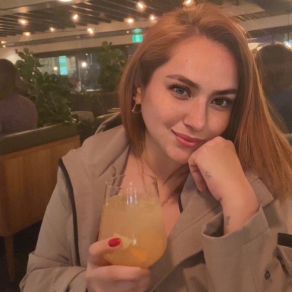 Meet your Posher, Evangeline - Picture 1 of 1